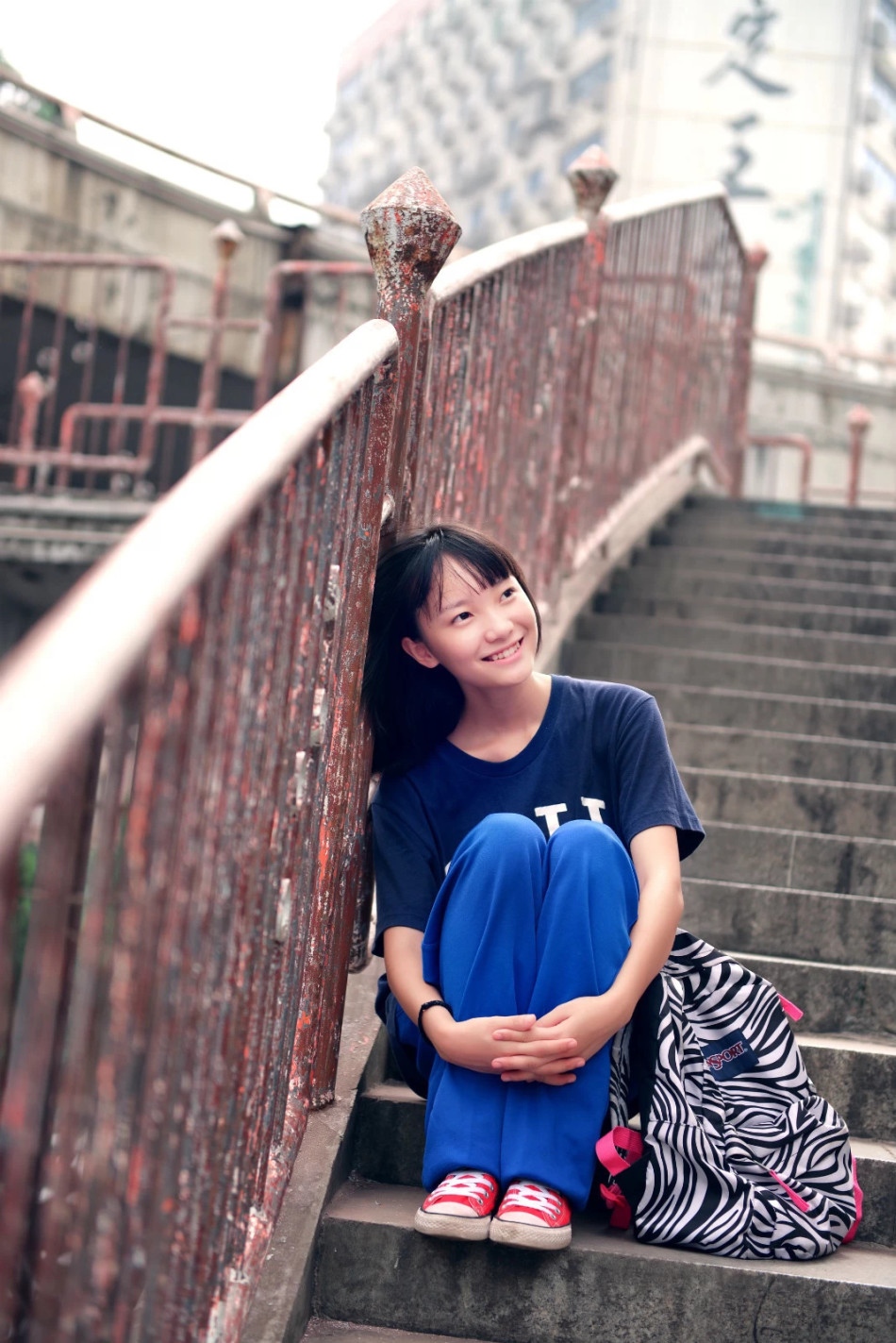 女生着雅礼校服走红 被赞长沙最美校服女神