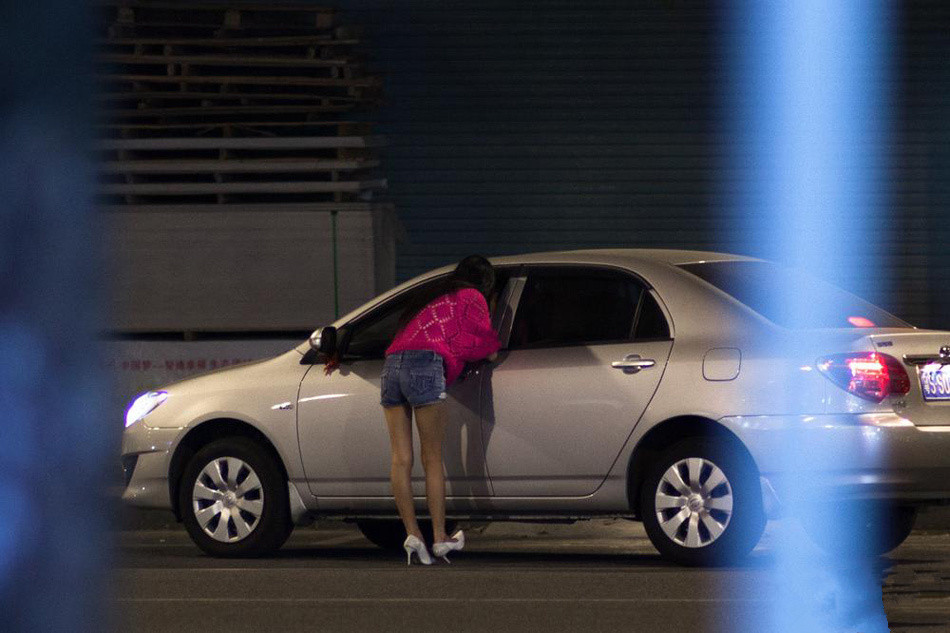 东莞扫黄后:22岁<em>湘妹子</em>为赚钱当性工作者(图) 