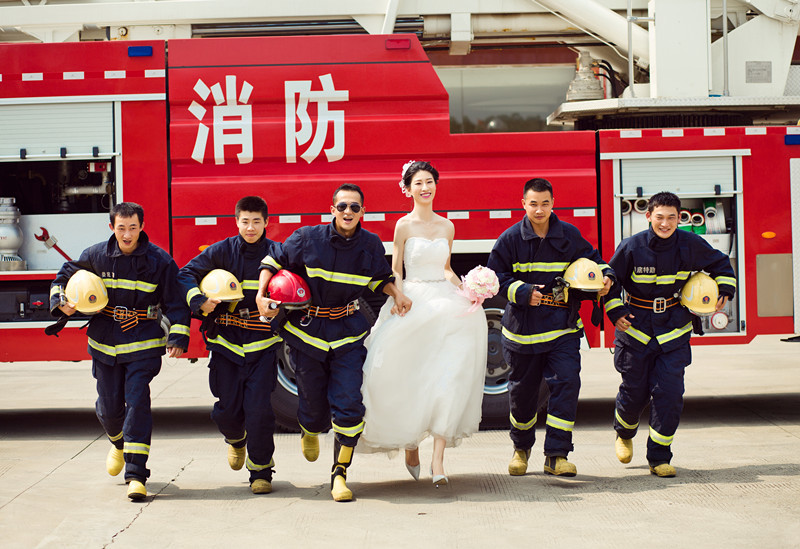 消防主题婚纱_消防主题绘画(2)
