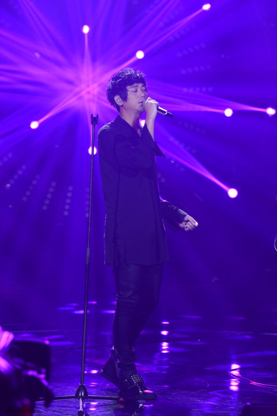 tfbors唱的歌里边有个三个字的歌叫什么名字-快