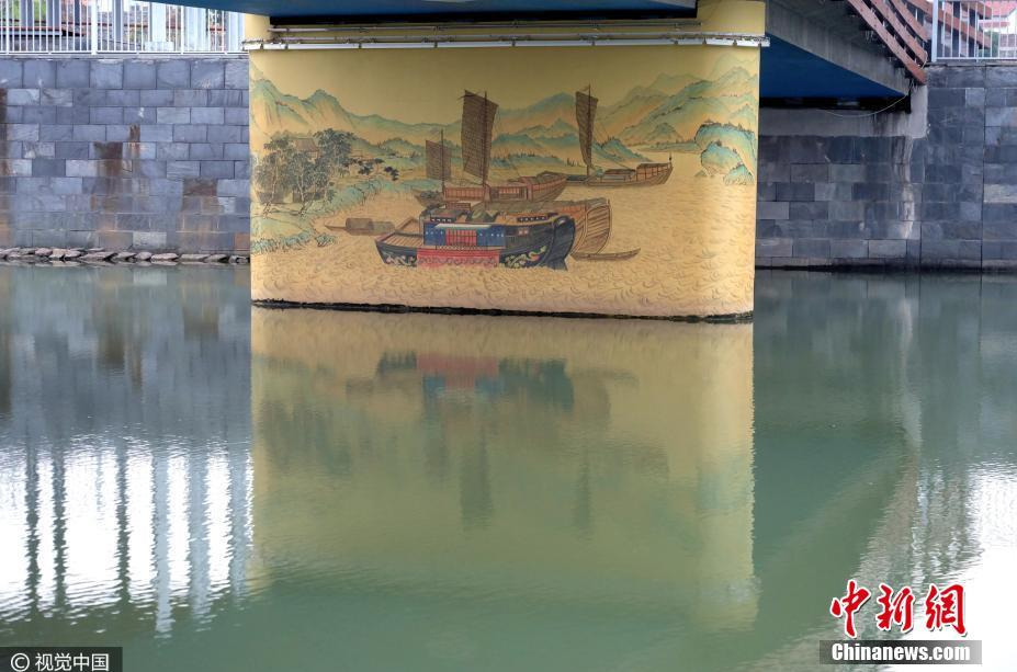 湖南现最美"桥墩涂鸦"