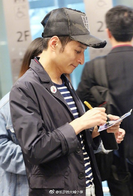 李维嘉这次现身瘦得只剩鼻子了_高清图集_新浪网
