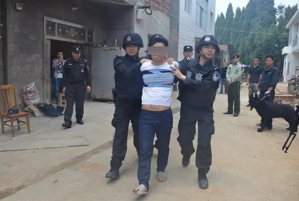 湖南枪杀案嫌疑人被警方围捕现场