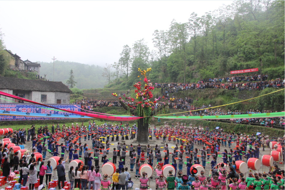 中国·凤凰苗族"四月八"跳花节隆重举行_高清图集_新浪网