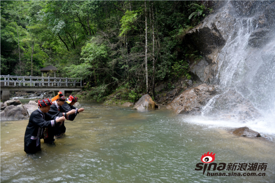老向导带你拜山神,体验瑶畲部落迁徙历史