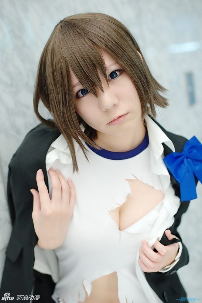 风衣巨乳