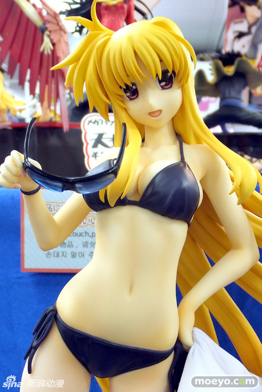 性感比基尼金发少女《魔法少女奈叶》菲特泳装款手办
