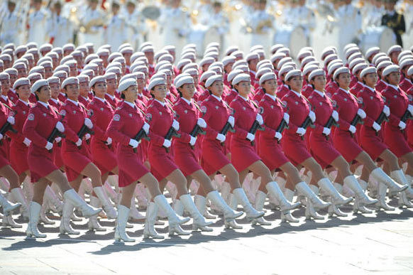 > 女民兵方阵   国庆60周年阅兵是新中国历次阅兵中女兵方队最多的