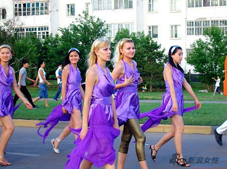 哈萨克斯坦街头美女