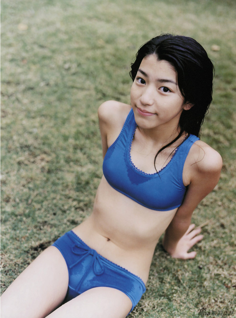 美女掀开内衣_掀开被子睡觉美女(2)