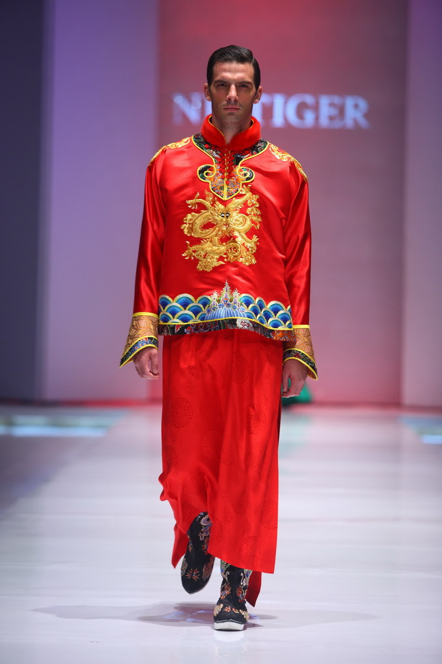 中国古典民族服装