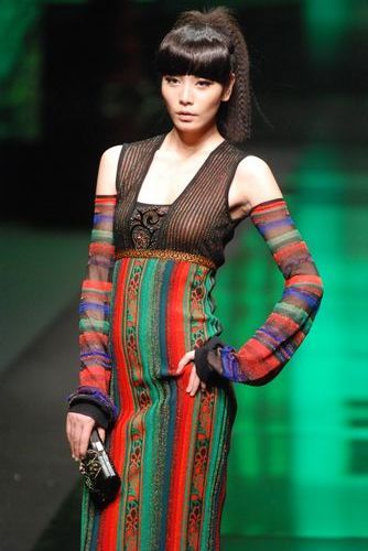 邓皓服饰董事长_藏族服饰