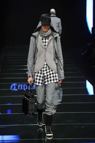 黑白格子的经典搭配加以灰色闪亮元素