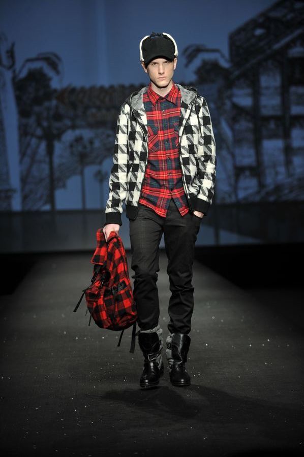 格子衫+格子外套+格子书包