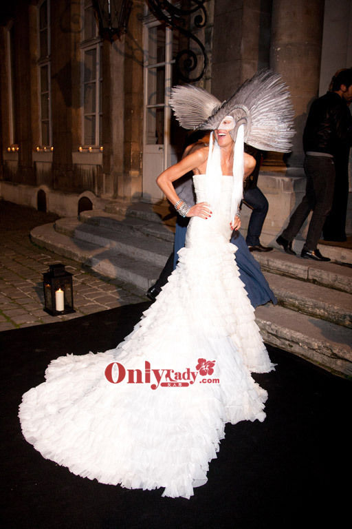 VOGUE巴黎派对化妆<em>舞会</em> 看潮人们古怪妆容发