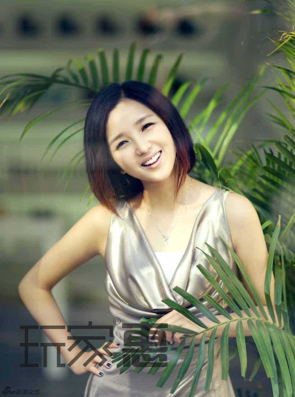 何洁笑容灿烂