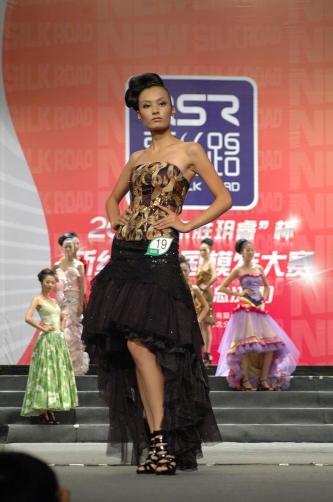 2010新丝路河北模特大赛总决赛季军-路澜
