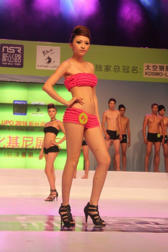 2010新丝路温州模特大赛总决赛女冠军-何夏青