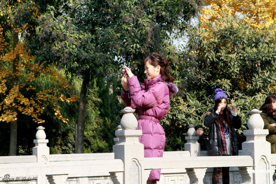 准亚姐们外景拍摄美丽“冻人”