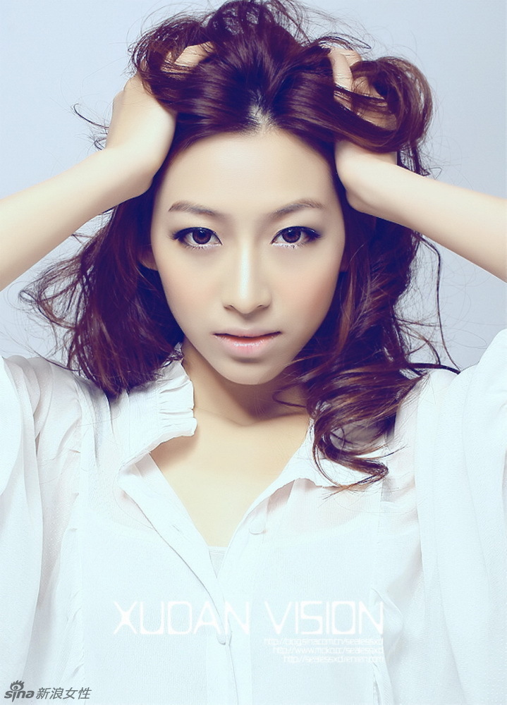 《lady呱呱》主持人温雅写真