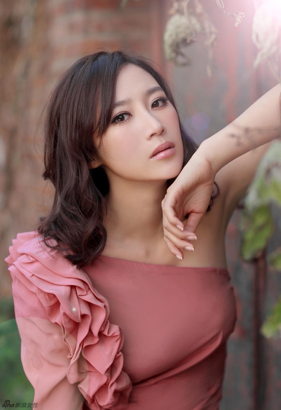 赵子惠展女人风情