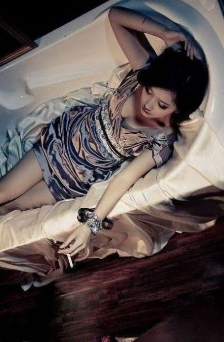 美女性感浴室照