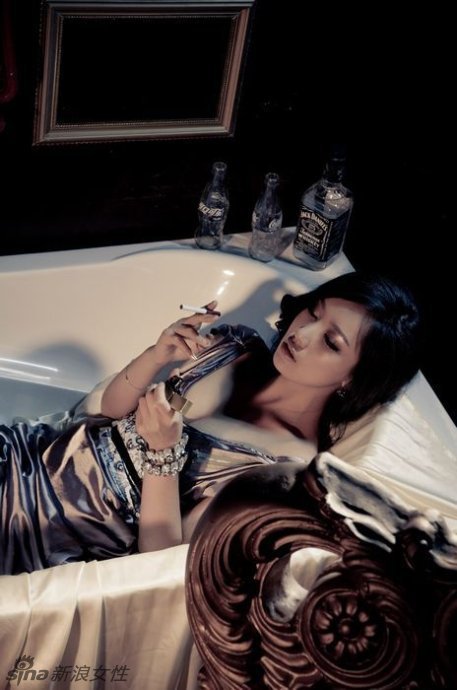 美女性感浴室照