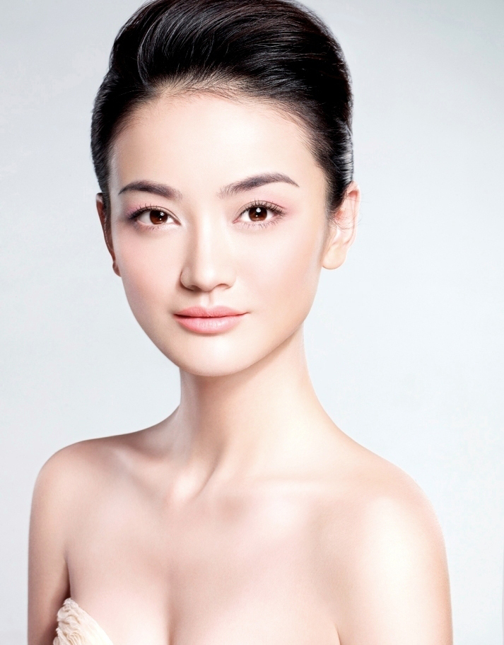 《简爱》女主角朱杰圣诞妆容写真