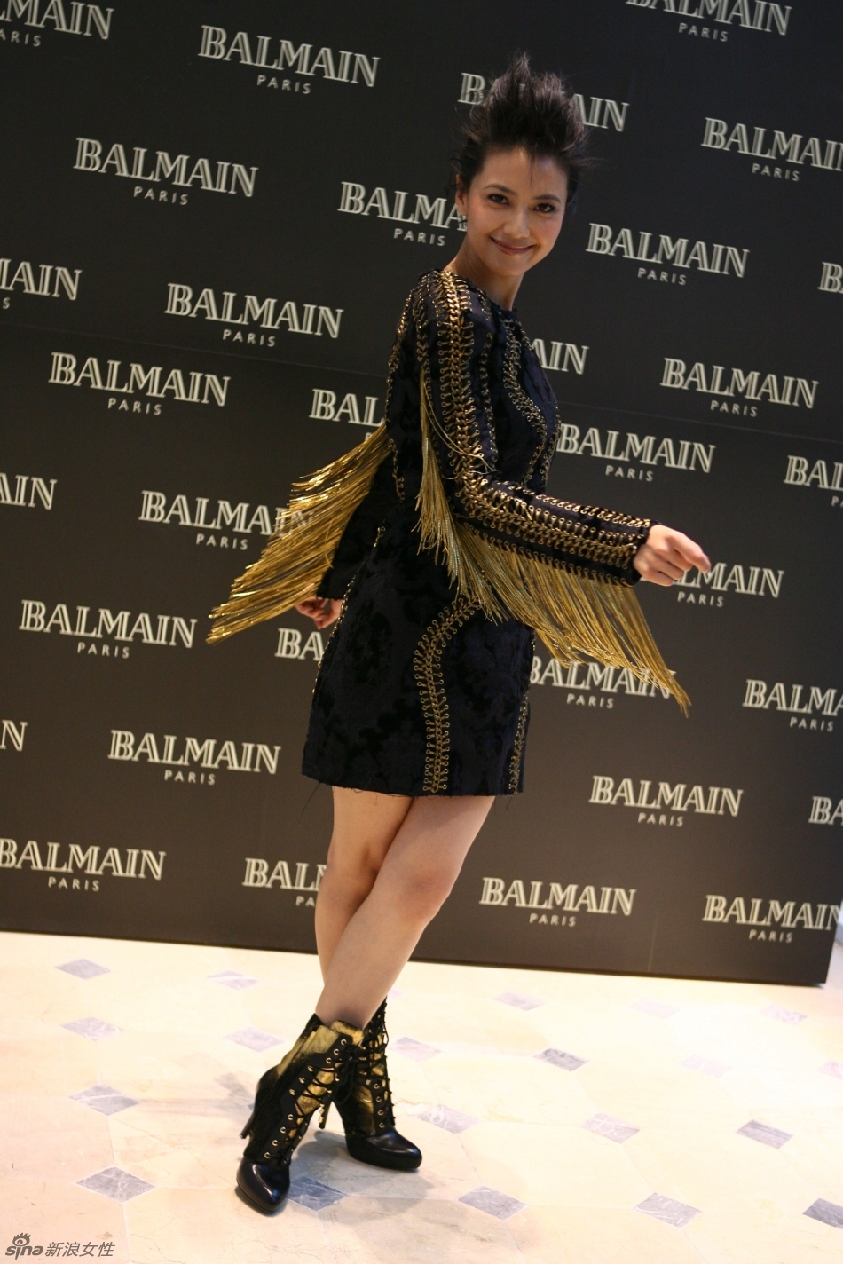 高圆圆弃清纯玩摇滚试装BALMAIN