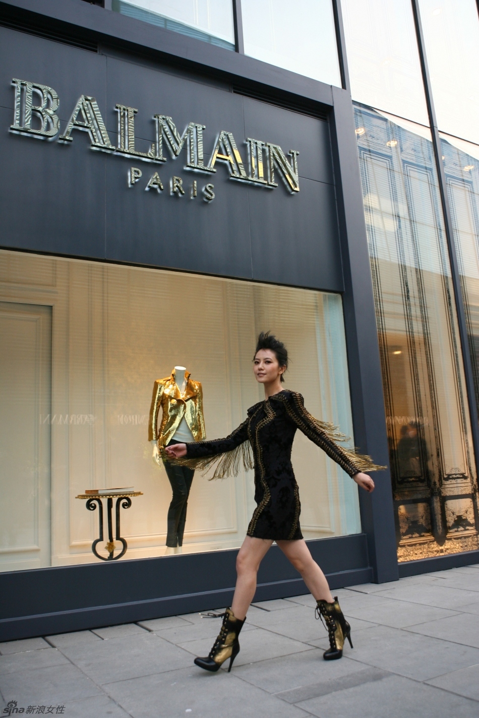 高圆圆弃清纯玩摇滚试装BALMAIN