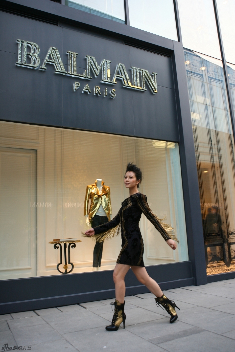 高圆圆弃清纯玩摇滚试装BALMAIN