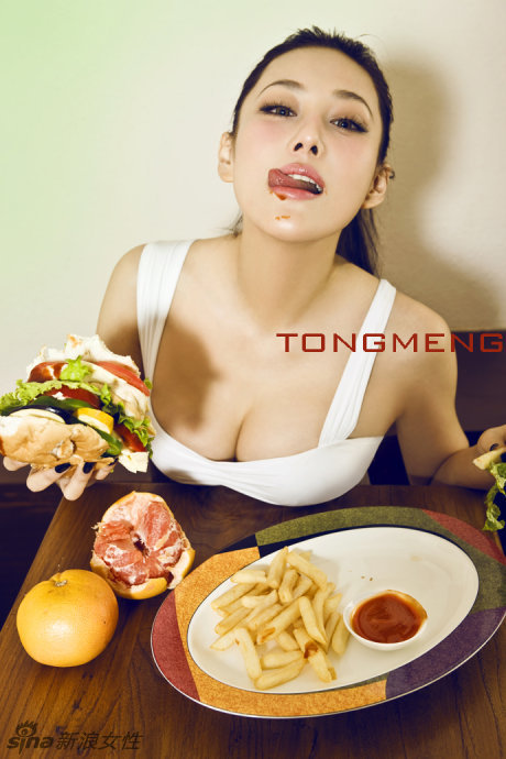 张馨予演绎“食色性也” 美艳性感