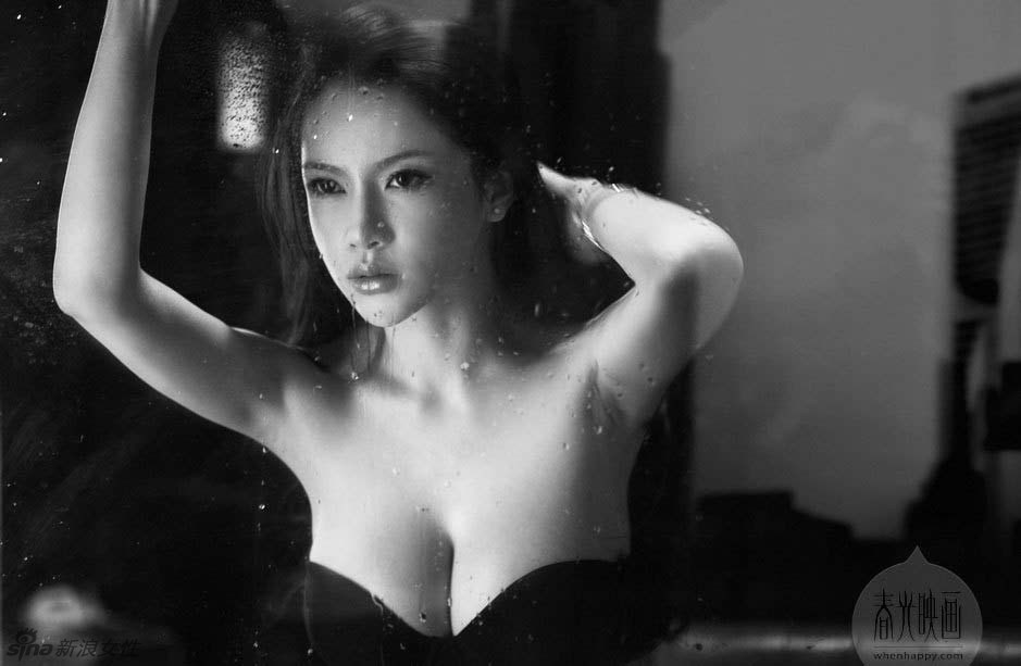 性感女神潘霜霜写真 丰胸翘臀身材火辣
