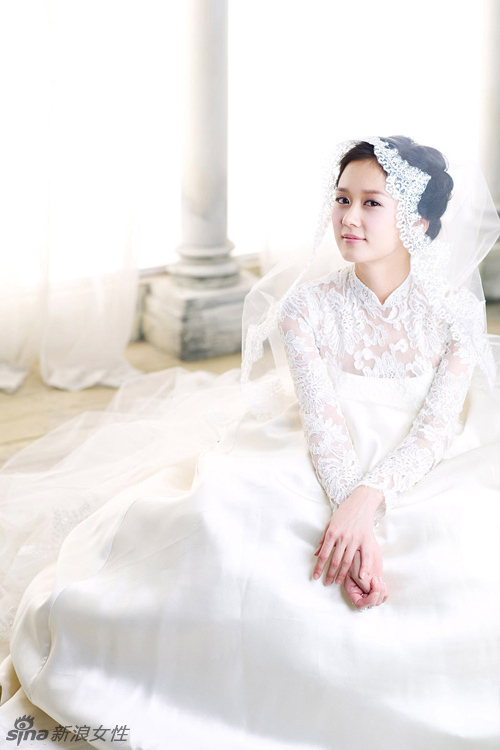 韩星张娜拉拍摄最新婚纱写真