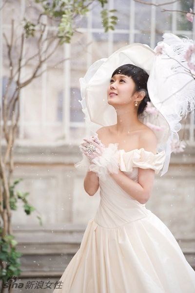 韩星张娜拉拍摄最新婚纱写真