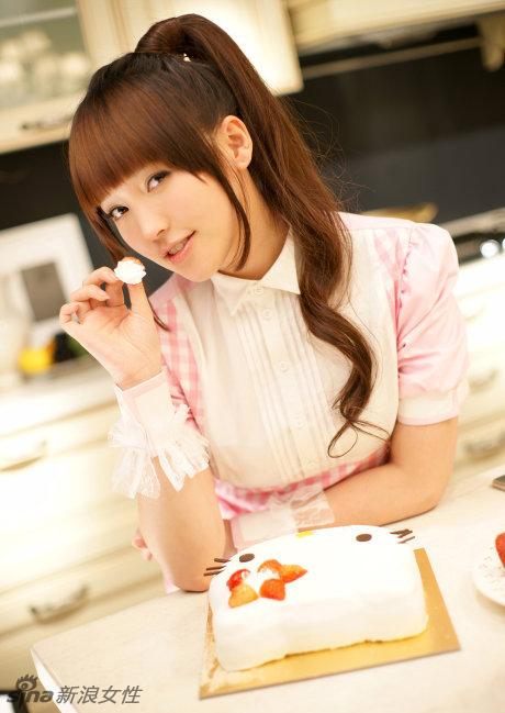 金莎化身性感女仆