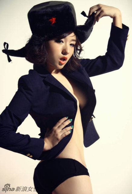 军帽情缘 酥胸美女妖媚性感