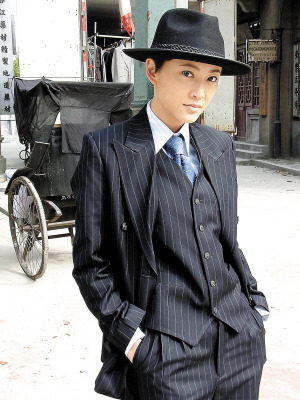 从甜美女孩到妩媚女人 应采儿造型回顾