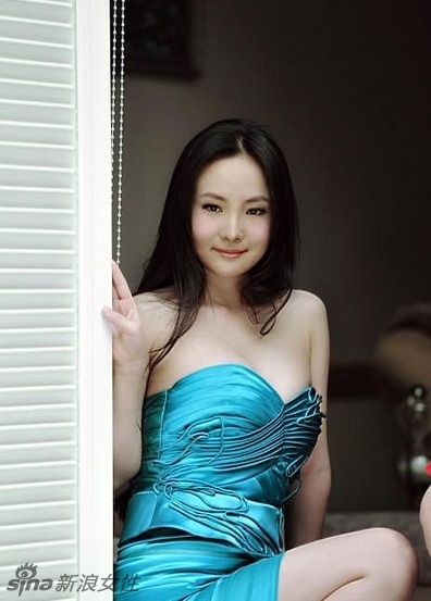 干露露与赵铭合拍写真