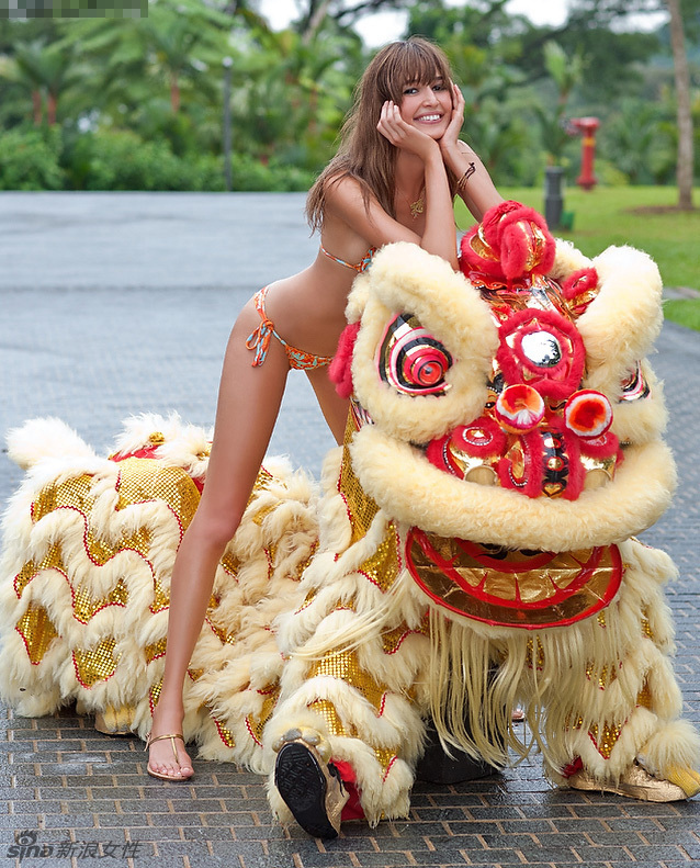 美人翘臀骑狮子