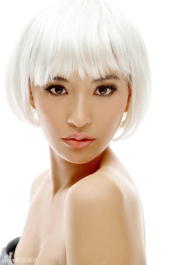 莫小棋白发写真性感诱人