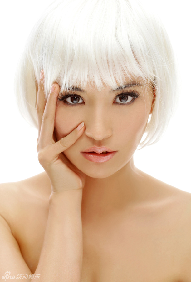 莫小棋白发写真性感诱人