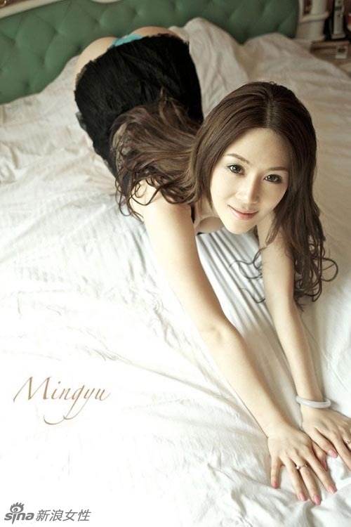 嫩模金美辛内衣写真上演性感诱惑