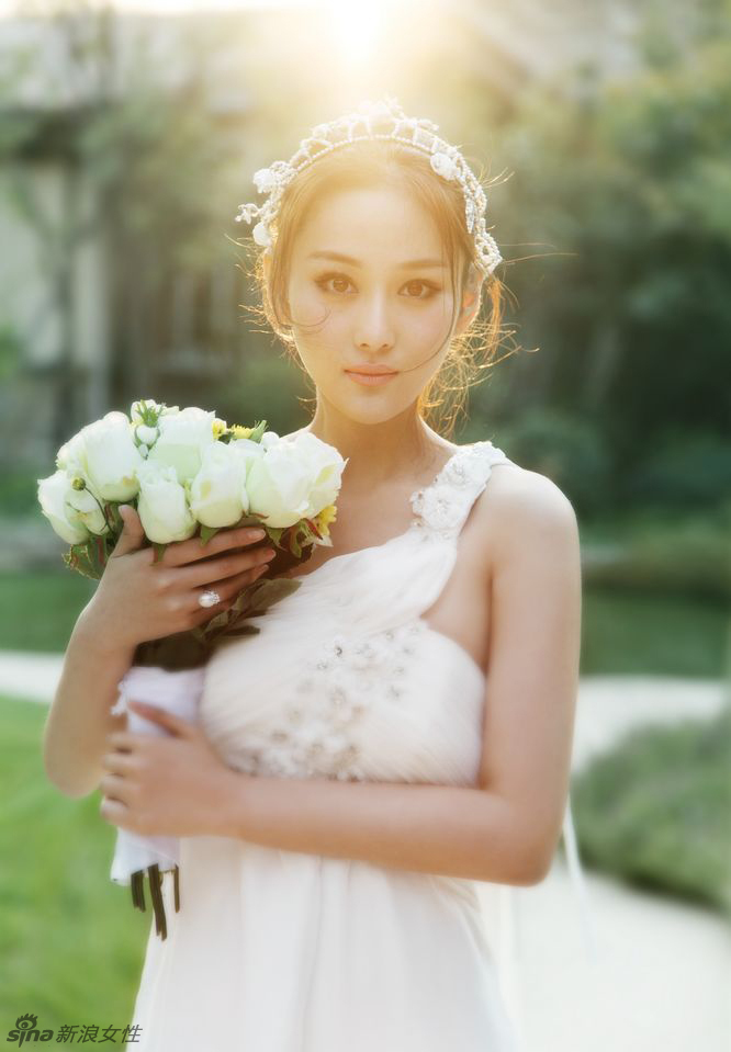 张馨予娇艳如花