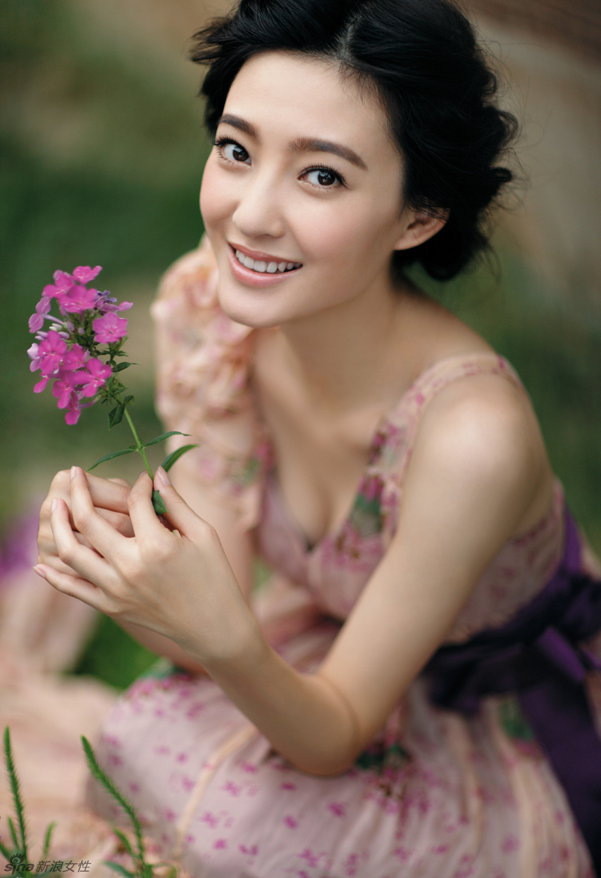 娇颦如烟花香容