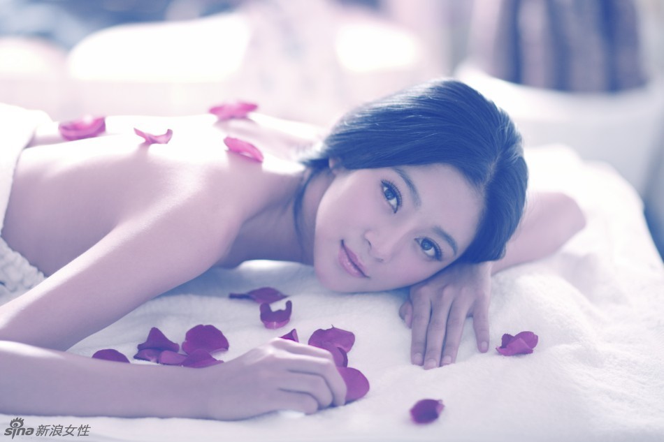 王媛可玉肌美背