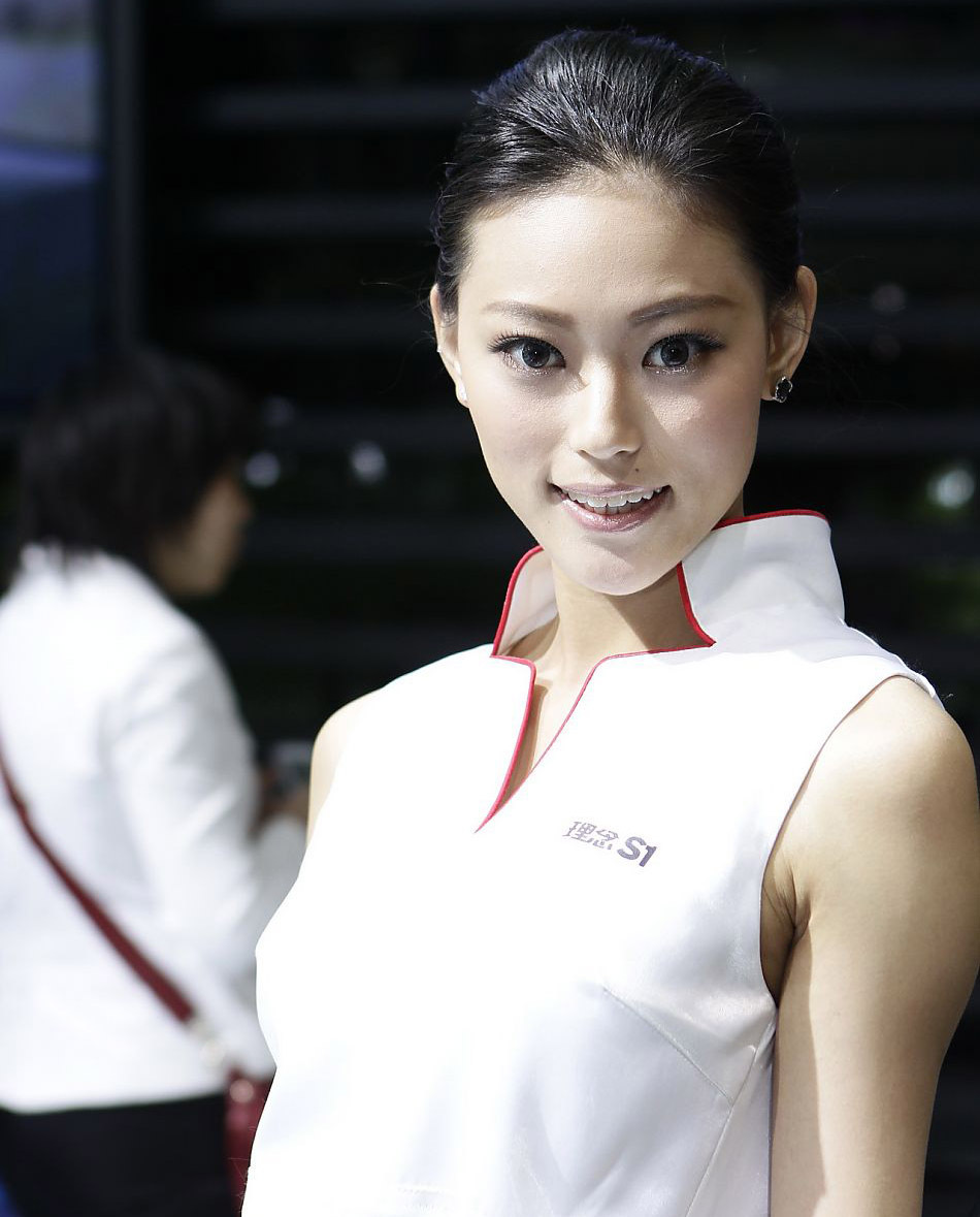 精致造型美车模 闪耀上海车展