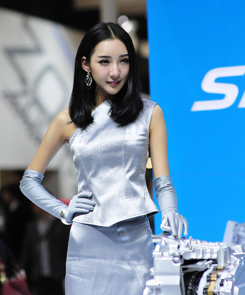 精致造型美车模 闪耀上海车展