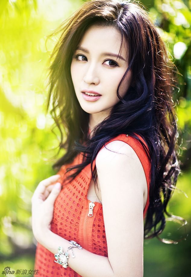 小脸美肌演绎裸妆当道