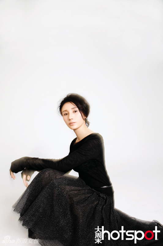 温婉妈妈袁泉最新写真 低调优雅穿时尚大牌